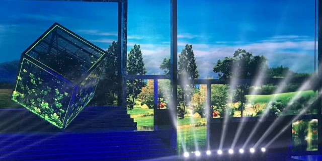 租賃Led透明屏進入電視臺演播大廳
